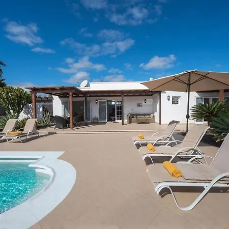 Casa Lirio Willa