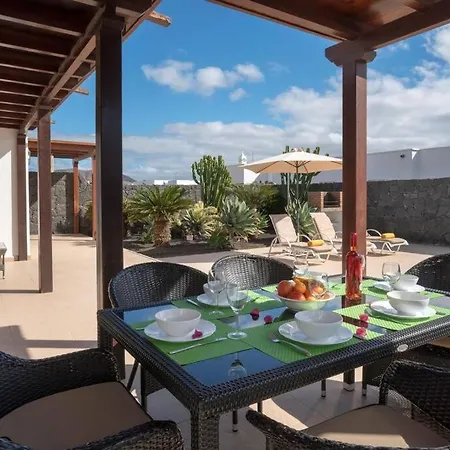 Casa Lirio Willa *
